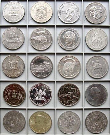 Wereld. 20 Different Crown Size Coins | 1953-2006 |, Postzegels en Munten