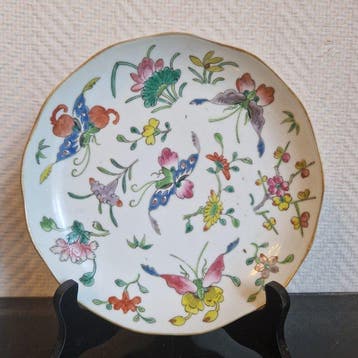 Bord - Porselein - Famille rose vlinders, Antiek en Kunst