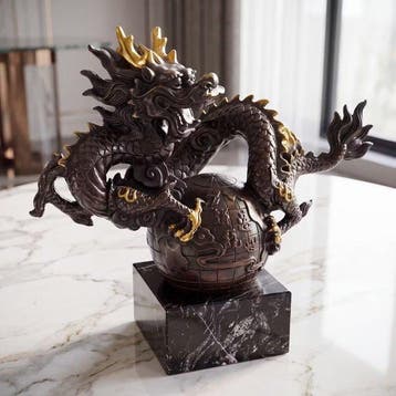 Beeld, Exclusief sculptuur van een draak inclusief sokkel