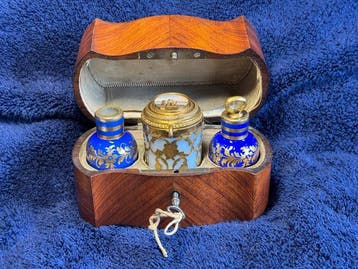Parfumfles (5) - Hout, Verguld - XIX CADEAUSET MET FLACONS