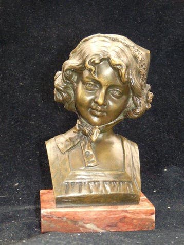 Fraai Bronzen beeld van een Meisje - Gesigneerd Pieri ! -