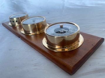 Maritieme objecten - Vintage klok met thermometer, barometer
