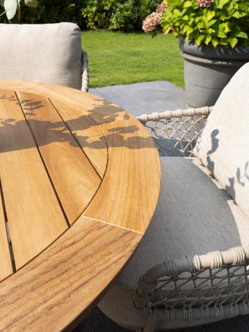 Saba low dining teak tafel 160ØxH69 cm met latte onderstel, Tuin en Terras, Tuintafels, Ophalen of Verzenden, Nieuw