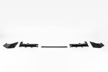 Dit betreft een Mercedes G63 W465 carbon diffuser set NP2, Verzenden