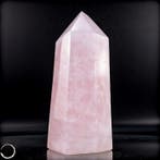 Prachtige rozenkwarts-obelisk – Symbool van liefde en