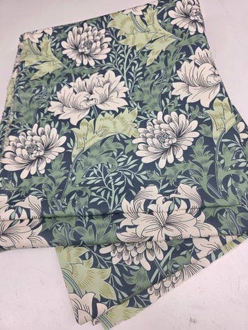 Stof William Morris Chrysanthemum blauwe achtergrond -