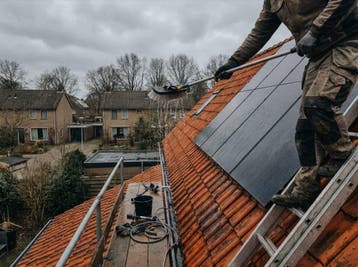 Dakdekker vogelwering zonnepanelen — Nijmegen en omgeving, 24-uursservice, Pannen