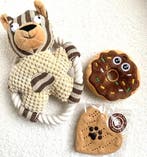 Honden verjaardags pakket met 2 speeltjes en 1 hart koek, Verzenden, Nieuw