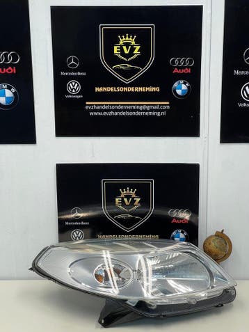Dacia Sandero koplamp rechts bj.2009 art.8200733877, Gebruikt, Dacia