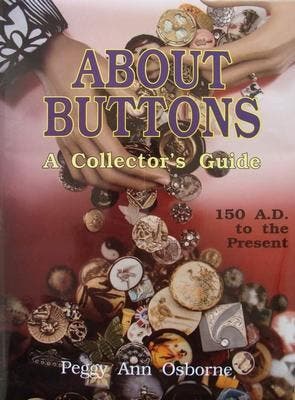 Boek : About Buttons - A Collectors Guide 150 AD to the Pre, Verzamelen, Kleding en Patronen, Nieuw