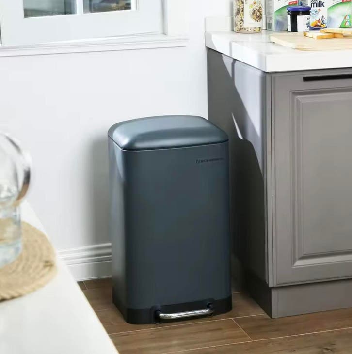 Nieuwe Grijze Prullenbak van 30L Roestvrijstaal Pedaalemmer, Huis en Inrichting, Woonaccessoires | Prullenbakken, Nieuw, Met pedaal