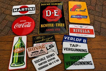 TE KOOP GEVRAAGD OUDE EMAILLE RECLAME BORDEN BORD BORDJES