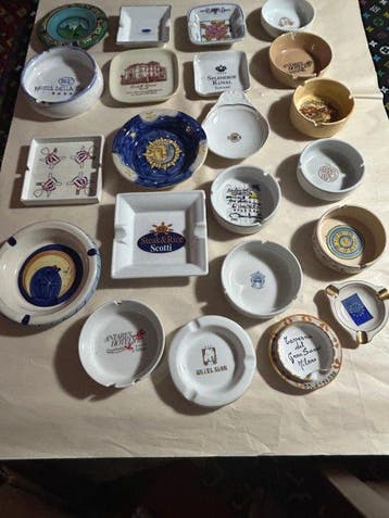 Asbak (28) - Keramiek, Plastic - set historische asbakken