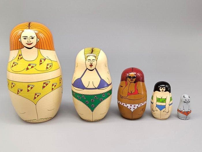 “Happy Hot Girls 5” Wooden Matryoshka Set – HAPPY on the, Antiek en Kunst, Antiek | Speelgoed
