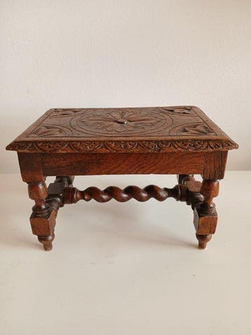 Bank - Hout - Vitoriano