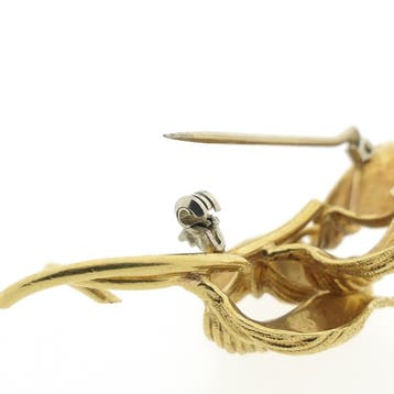 Gouden broche van bladeren met saffier, Sieraden, Tassen en Uiterlijk, Gebruikt, Ophalen of Verzenden, Met edelsteen, Goud