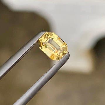 1 pcs Geel Saffier - 1.07 ct - nternational Colored Gemstone, Nieuw