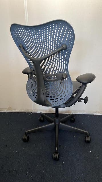 Herman Miller Mirra Shadow Blue Fog Editie - 5 Jaar Garantie, Zo goed als nieuw, Bureaustoel, Ergonomisch, Verzenden