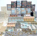 Wereld. Collection of coins, stamps and banknotes (Zonder