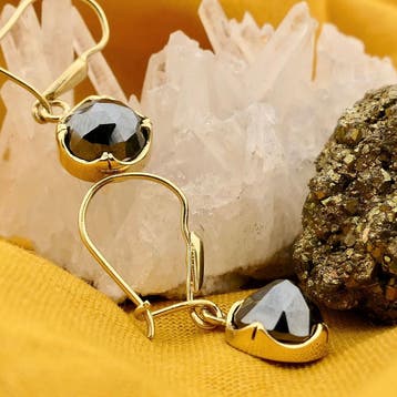 Gouden oorhangers met hematiet (Oorbellen), Sieraden, Tassen en Uiterlijk, Oorbellen, Gebruikt, Ophalen of Verzenden, Met edelsteen