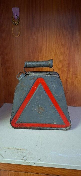 Oliekan - Staal - jerrycan met rode driehoek uit de jaren