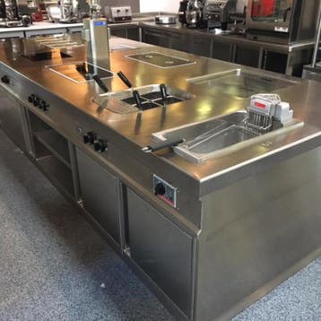 Showroommodel RVS maatwerk naadloos kookeiland, Zakelijke goederen, Horeca | Keukenapparatuur, Ophalen, Gebruikt, Fornuis, Frituur en Grillen
