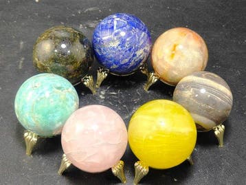 Genezende stenen: lapis lazuli, calciet, Labradoriet,