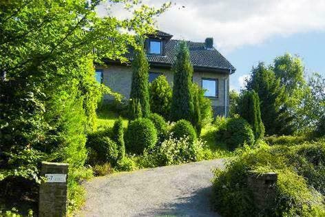 Luxe villa Ardennen auto vakantie Jacuzzi Sauna internet, Vakantie, Vakantie | Autovakanties, Landelijk, Aan meer of rivier, In bergen of heuvels