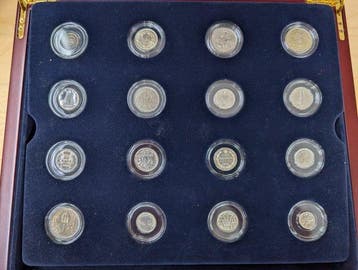 Wereld. KNM Set van 16 de Kleinste Zilveren munten in luxe