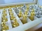 Magnifique jeu déchecs en bronze coffret en loupe avec