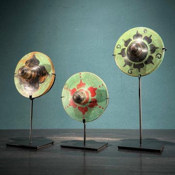 NO RESERVE PRICE - Stunning Set of 3 spinning tops - Gasing