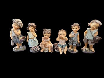 MRE - Beeldje, 6 Zeer mooie kinder beeldjes - 20 cm - Hars