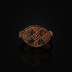 Middeleeuwen, kruisvaardersperiode Brons Ring met kruis, Antiek en Kunst