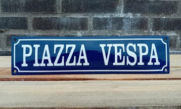 Piazza Vespa, Verzamelen, Merken en Reclamevoorwerpen, Verzenden, Nieuw