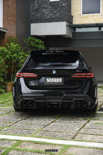 dit betreft een BMW G99 M5 Touring Carbon dak spoiler lip, Auto diversen, Verzenden