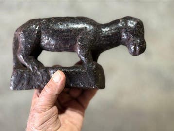 Timor-deksel voor medicijnpot - idolfiguur paard uit Sumba -