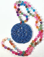 Multicoloragaat van de Heilige Agatha - symbool van kracht -