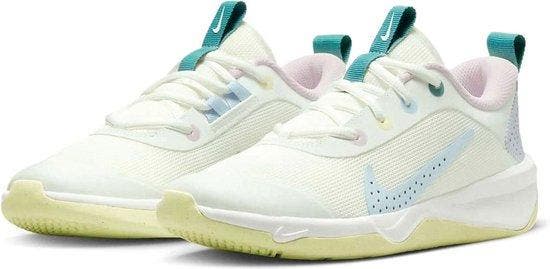 Nike Omni Multi-Court - maat 38- Sportschoenen Unisex, Kleding | Dames, Schoenen, Verzenden