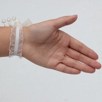 Luxe polscorsage lichtblauw satijnroos met broche en parels, Ophalen of Verzenden, Nieuw