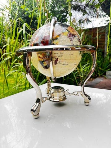 Globe - Raro Globo in Madreperla – Pristine Vintage Gemstone