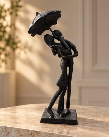 sculptuur, Handgemaakte gietijzeren sculptuur – Kussend paar, Antiek en Kunst