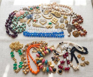 Themacollectie - Verzameling van 42 vintage sieraden 1.441