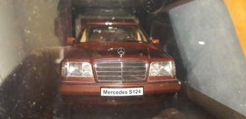Triple 9 1:18 - Modelauto - Mercedes Benz T300E (s124), Nieuw