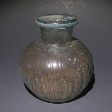 Oud-Romeins Glas Fijn flesje. 7 cm hoog. 1e eeuw na