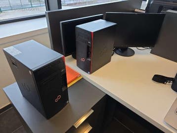 pcs (2x) FUJITSU Celsius, Zakelijke goederen, Kantoor en Winkelinrichting | Kantoormeubilair en Inrichting, Nieuw in verpakking