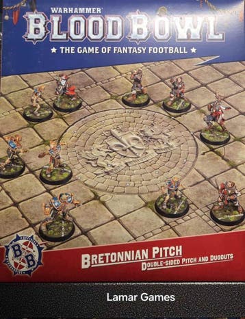 Blood Bowl Bretonnian team pitch and dugouts (Warhammer, Hobby en Vrije tijd, Ophalen of Verzenden, Nieuw
