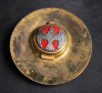 Liturgische pyxide op patene – Duif van de Heilige Geest -