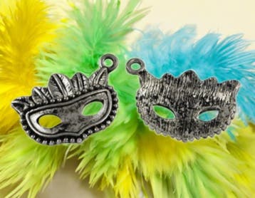 4 x Metalen bedel van een masker, antiek zilverkleur afm...., Ophalen of Verzenden, Nieuw, Bedel