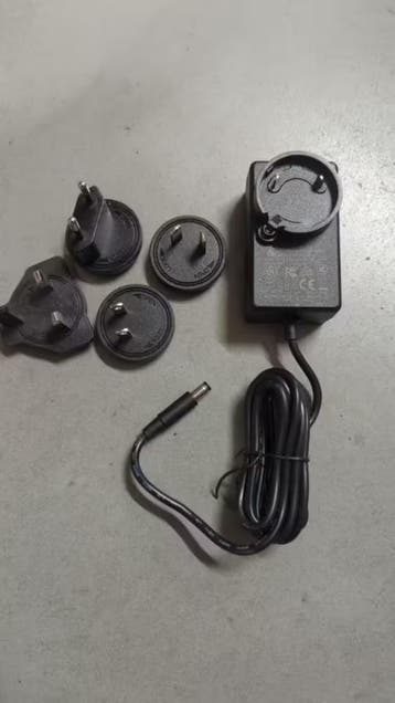 100x 5V AC-DC voedingsadapter 5,5 mm x 2,1 mm 4A 20W Bitaxe, Ophalen, Nieuw