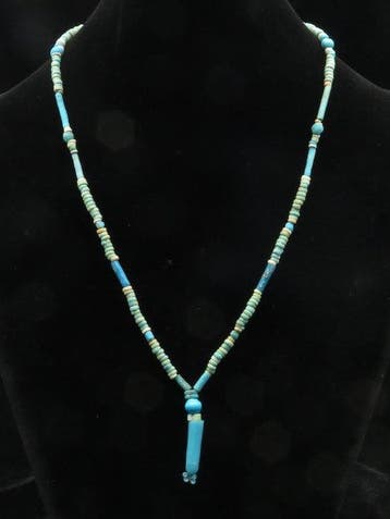 Oud-Egyptisch Sieraad gemaakt van glazen en faience mummie